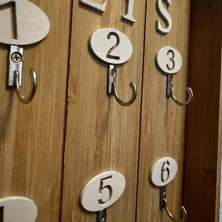 Quiet, Central Flat For Up To 4 People דירה