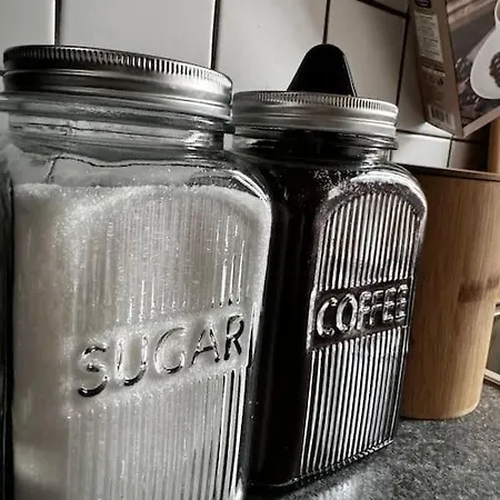 דירה Quiet, Central Flat For Up To 4 People *