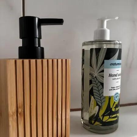 Quiet, Central Flat For Up To 4 People דירה גלזנקירכן